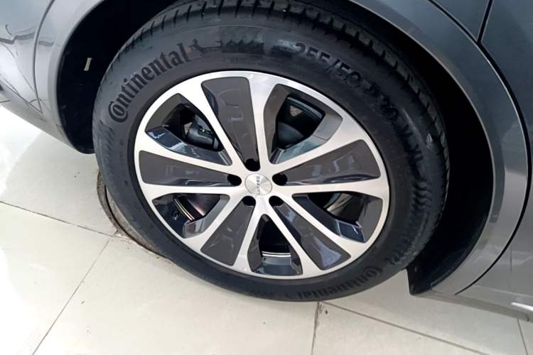 Used Hima Luxeed R7 2024 Pure Electric 667km Pro Right Rear Wheel Hub
