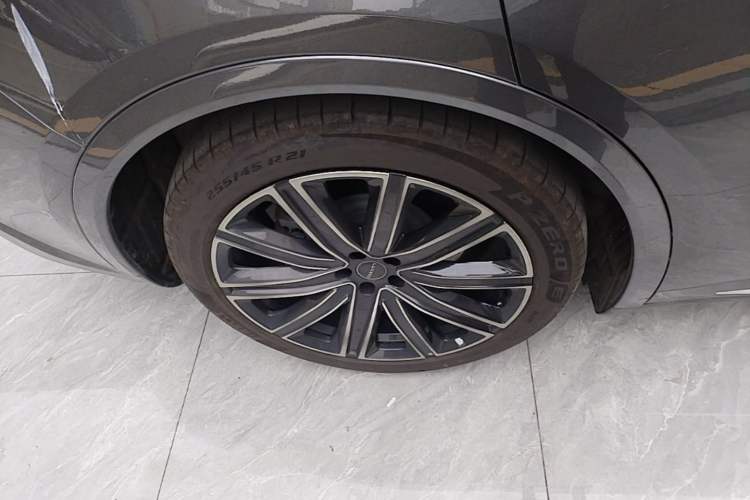 Used Hima Luxeed R7 2024 All-Electric 802 km Max Right Rear Wheel Hub