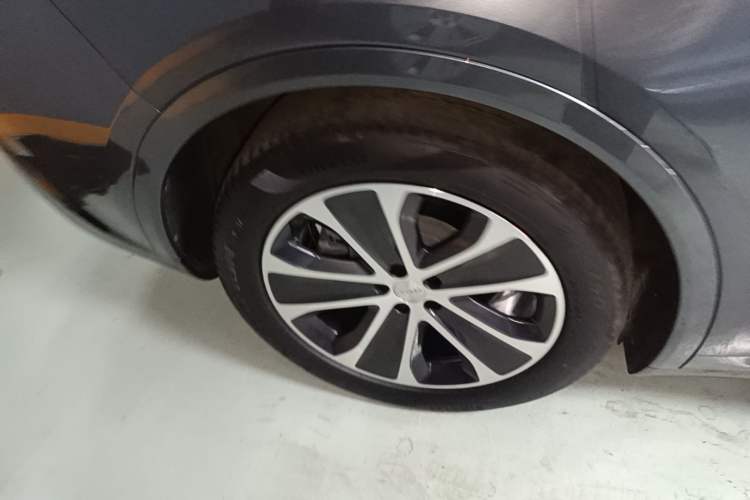 Used Hima Luxeed R7 2024 All-Electric 802 km Max Right Rear Wheel Hub