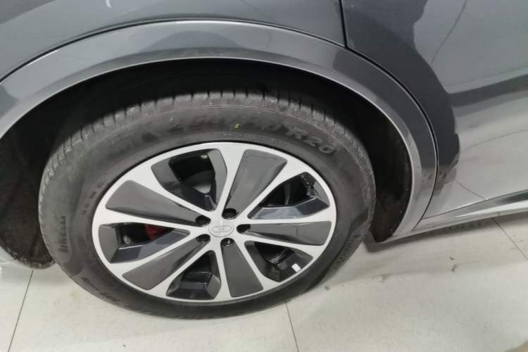 Used Hima Luxeed R7 2024 All-Electric 802 km Max Right Rear Wheel Hub