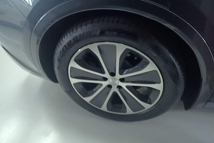 Used Hima Luxeed R7 2024 All-Electric 802 km Max Right Rear Wheel Hub