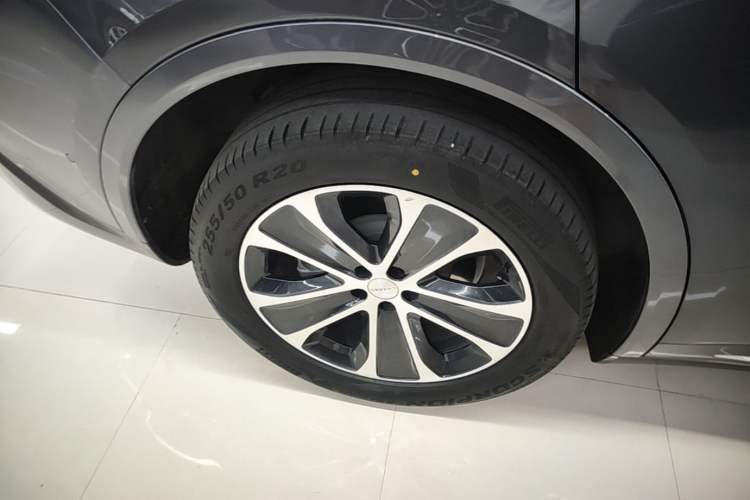 Used Hima Luxeed R7 2024 All-Electric 802 km Max Right Rear Wheel Hub