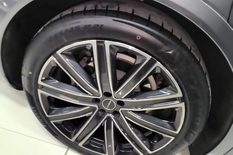 Used Hima Luxeed R7 2024 All-Electric 802 km Max Right Rear Wheel Hub