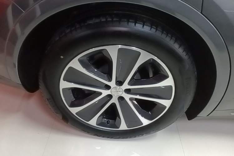 Used Hima Luxeed R7 2024 All-Electric 667 km Max Right Rear Wheel Hub