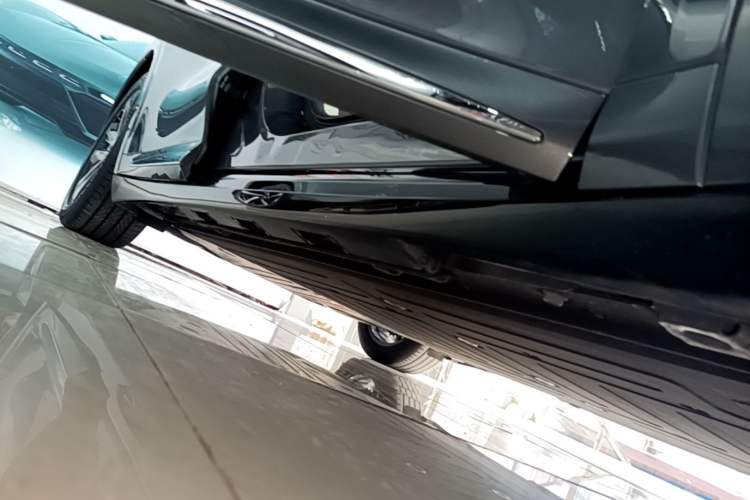 Used Hima Luxeed R7 2024 Pure Electric 667km Pro Right Side Sill