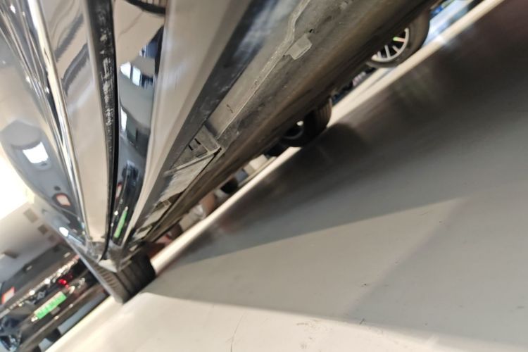 Used Hima Luxeed R7 2024 All-Electric 802 km Max Right Side Sill