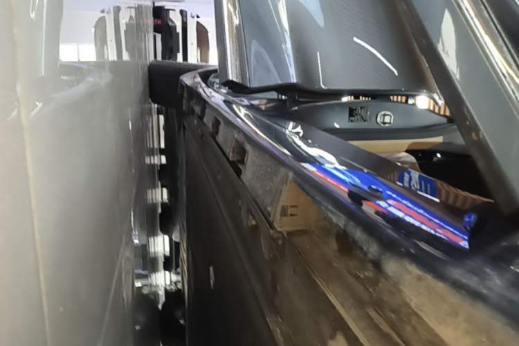 Used Hima Luxeed R7 2024 All-Electric 667 km Max Right Side Sill