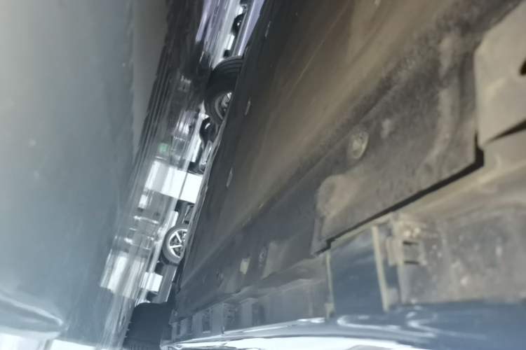 Used Hima Luxeed R7 2024 All-Electric 736 km Ultra Right Side Sill