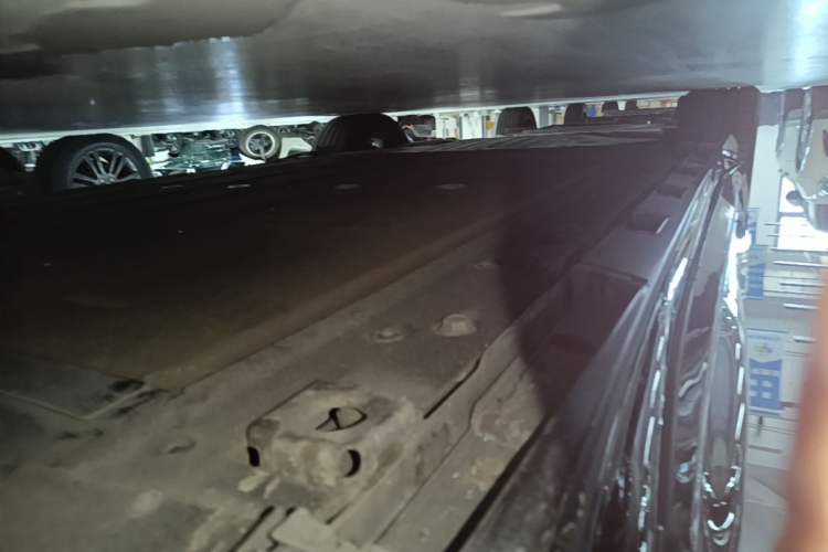 Used Hima Luxeed R7 2024 All-Electric 802 km Max Right Side Sill