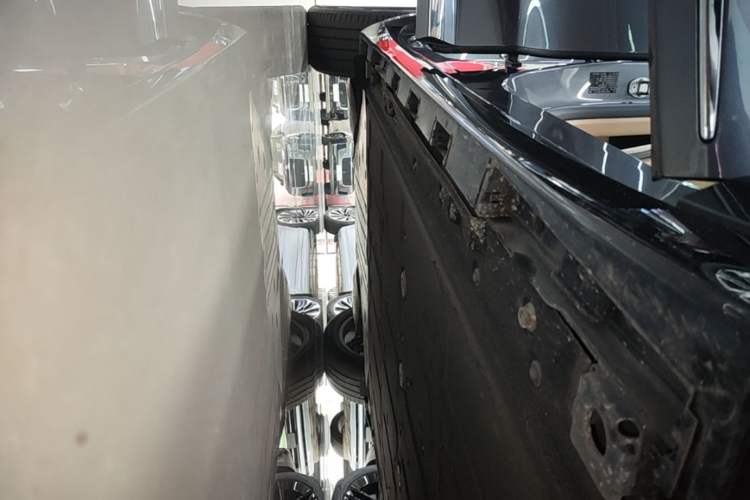 Used Hima Luxeed R7 2024 All-Electric 802 km Max Right Side Sill