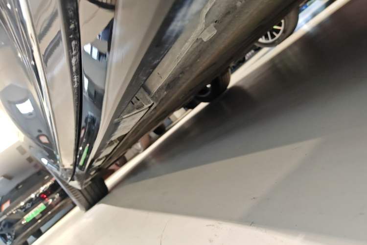 Used Hima Luxeed R7 2024 All-Electric 802 km Max Right Side Sill