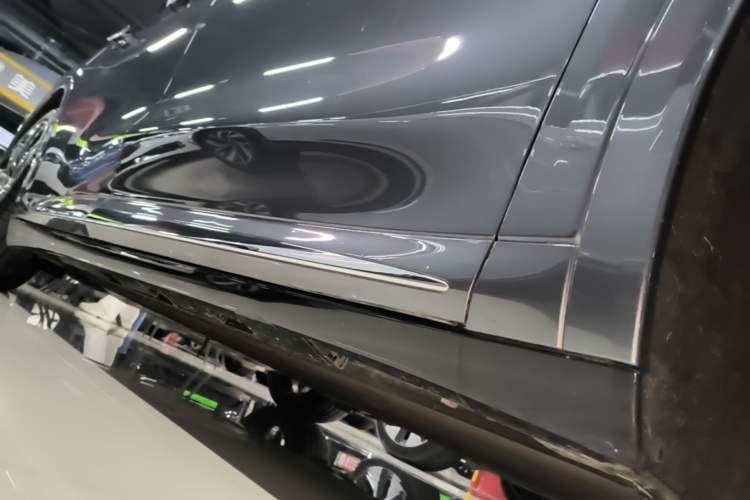 Used Hima Luxeed R7 2024 All-Electric 802 km Max Right Side Sill