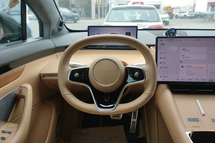 Used Hima Luxeed R7 2024 All-Electric 802 km Max Steering Wheel