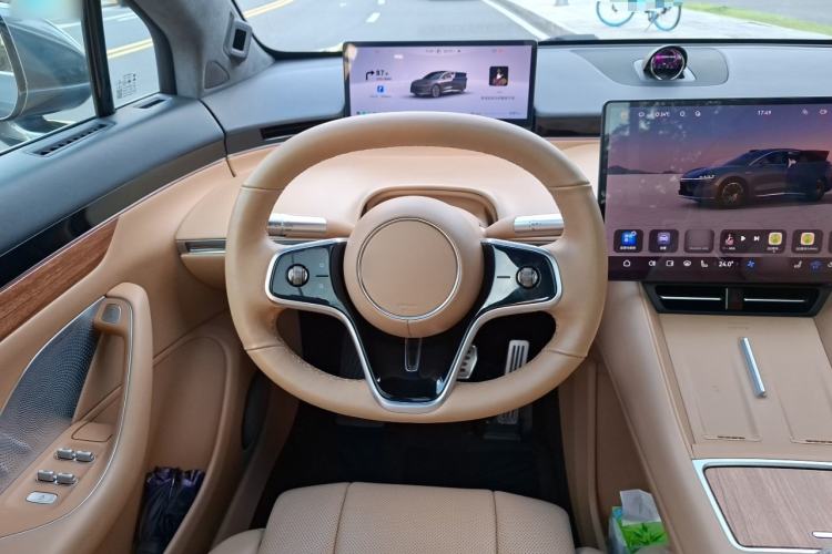 Used Hima Luxeed R7 2024 All-Electric 667 km Max Steering Wheel