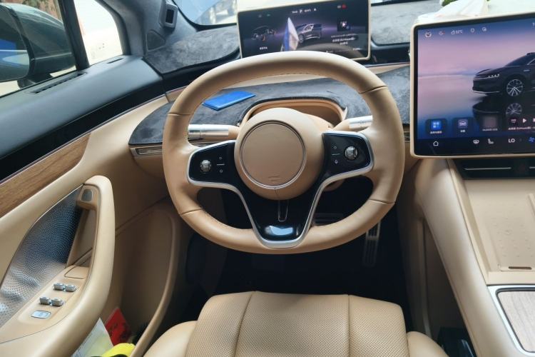 Used Hima Luxeed R7 2024 All-Electric 802 km Max Steering Wheel