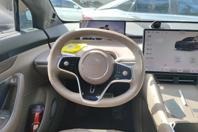 Used Hima Luxeed R7 2024 All-Electric 802 km Max Steering Wheel