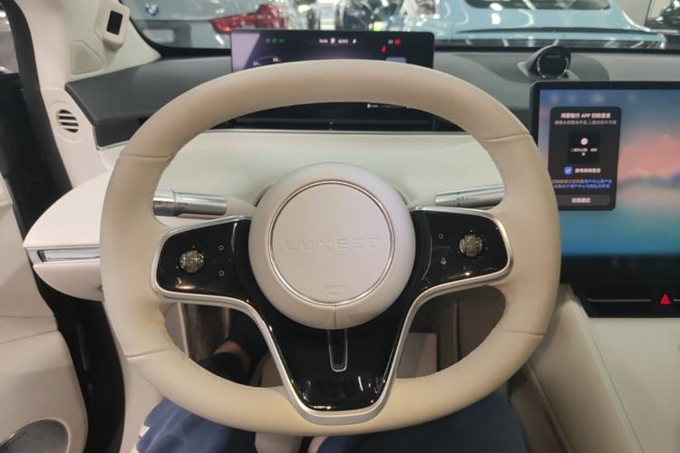 Used Hima Luxeed R7 2024 All-Electric 802 km Max Steering Wheel