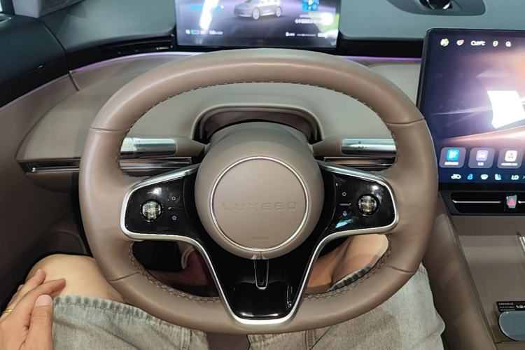 Used Hima Luxeed R7 2024 All-Electric 736 km Ultra Steering Wheel