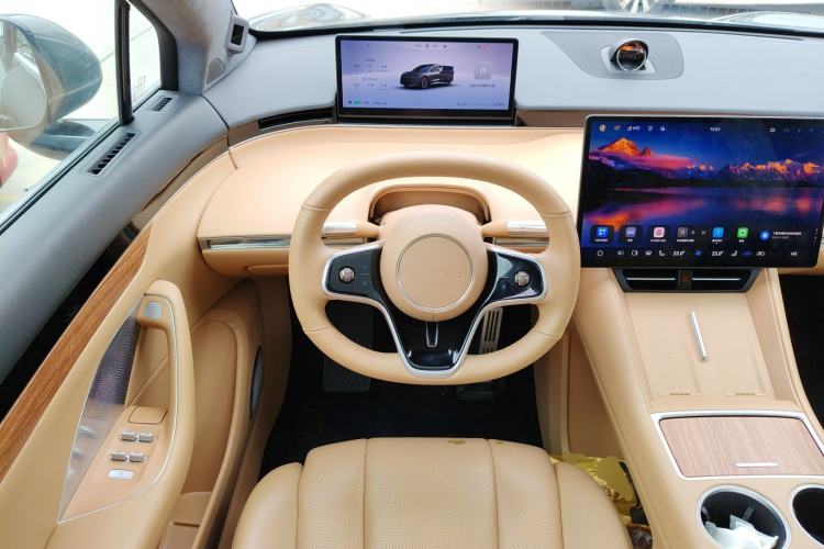 Used Hima Luxeed R7 2024 All-Electric 667 km Max Steering Wheel