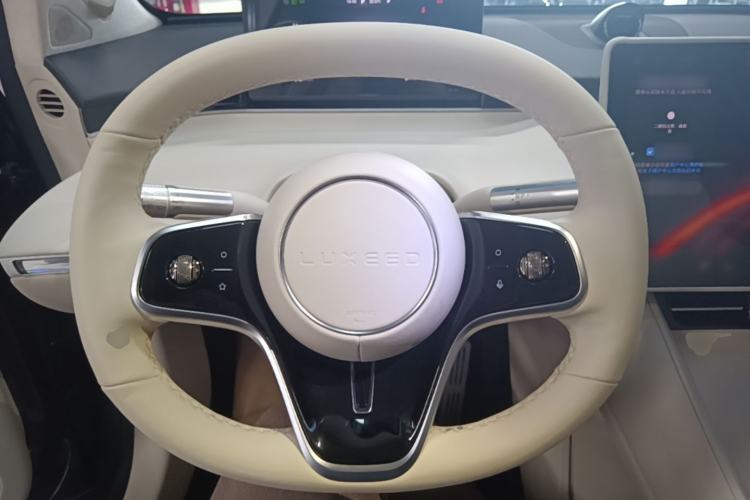 Used Hima Luxeed R7 2024 All-Electric 802 km Max Steering Wheel