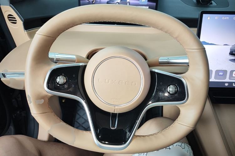 Used Hima Luxeed R7 2024 All-Electric 802 km Max Steering Wheel