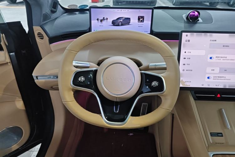Used Hima Luxeed R7 2024 All-Electric 802 km Max Steering Wheel