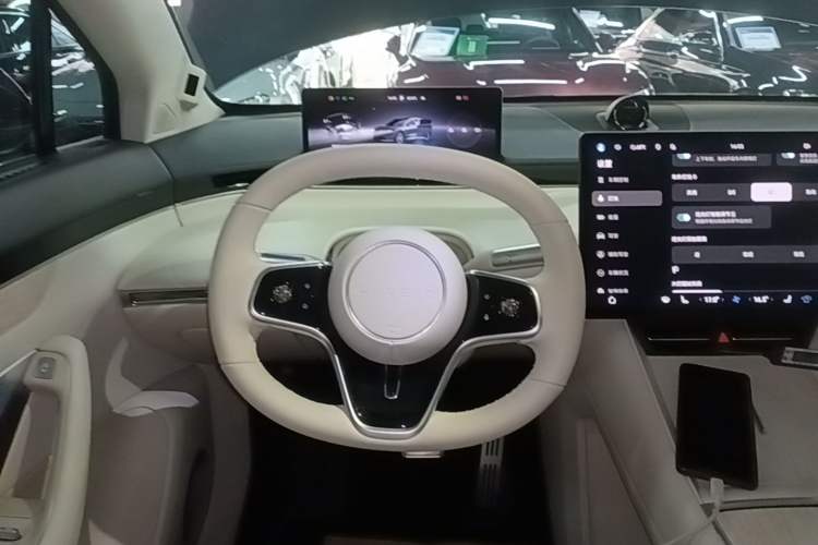 Used Hima Luxeed R7 2024 All-Electric 667 km Max Steering Wheel