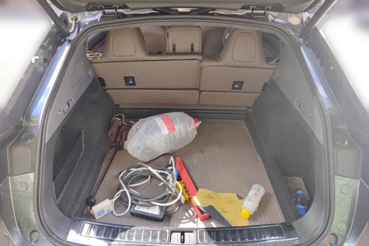 Used Hima Luxeed R7 2024 All-Electric 802 km Max Trunk