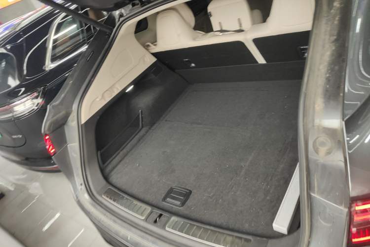 Used Hima Luxeed R7 2024 All-Electric 802 km Max Trunk