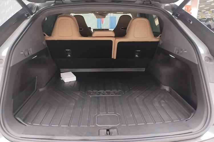 Used Hima Luxeed R7 2024 All-Electric 802 km Max Trunk