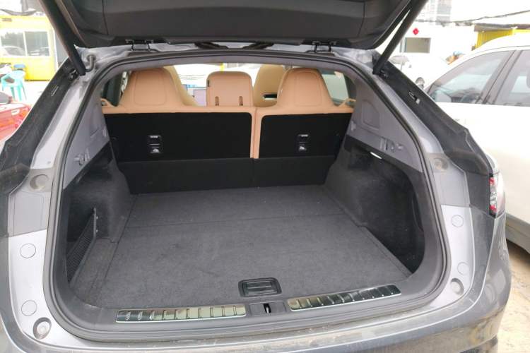Used Hima Luxeed R7 2024 All-Electric 667 km Max Trunk