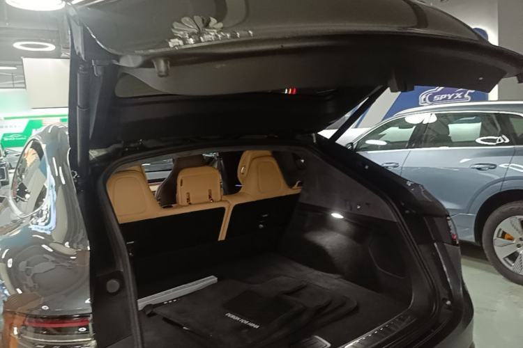 Used Hima Luxeed R7 2024 All-Electric 802 km Max Trunk