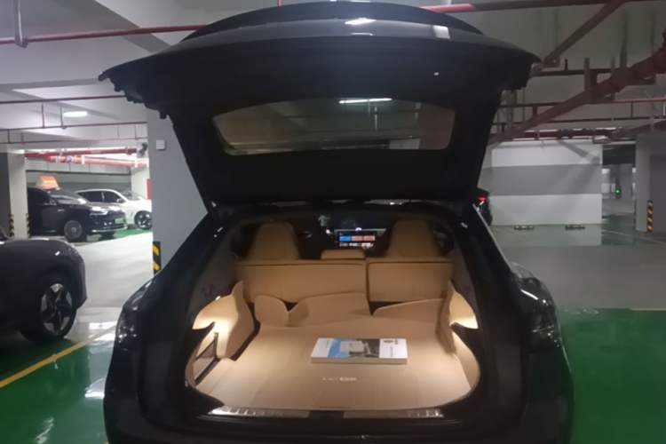 Used Hima Luxeed R7 2024 All-Electric 736 km Ultra Trunk