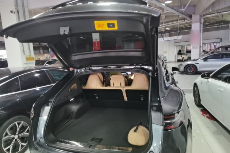 Used Hima Luxeed R7 2024 All-Electric 802 km Max Trunk