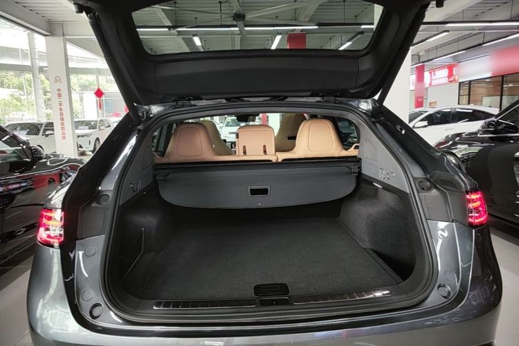 Used Hima Luxeed R7 2024 All-Electric 802 km Max Trunk