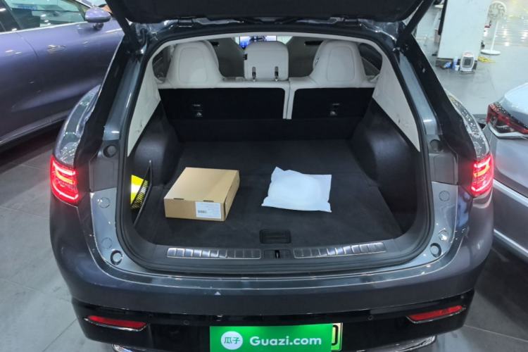Used Hima Luxeed R7 2024 All-Electric 802 km Max Trunk