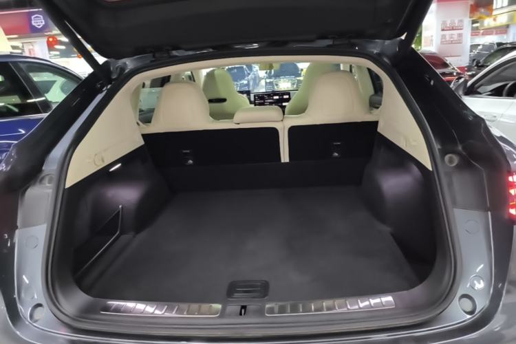 Used Hima Luxeed R7 2024 All-Electric 802 km Max Trunk