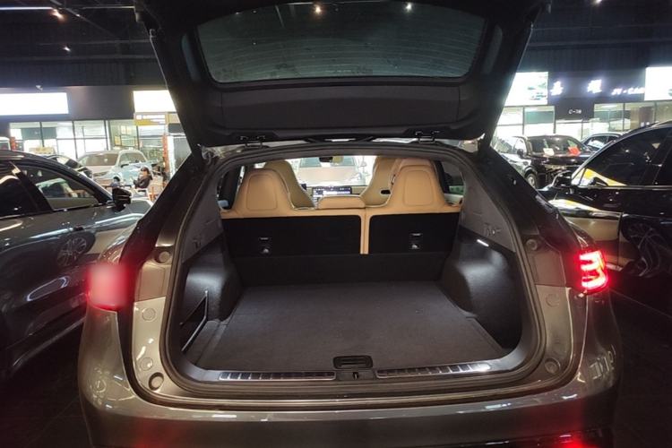 Used Hima Luxeed R7 2024 All-Electric 802 km Max Trunk