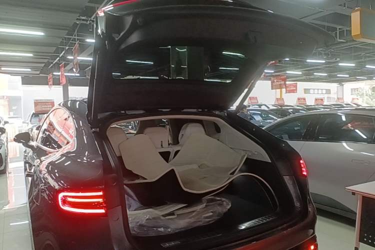 Used Hima Luxeed R7 2024 All-Electric 667 km Max Trunk