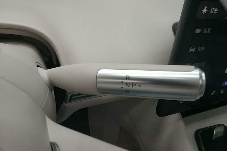 Used Hima Luxeed R7 2024 All-Electric 736 km Ultra Gear Lever