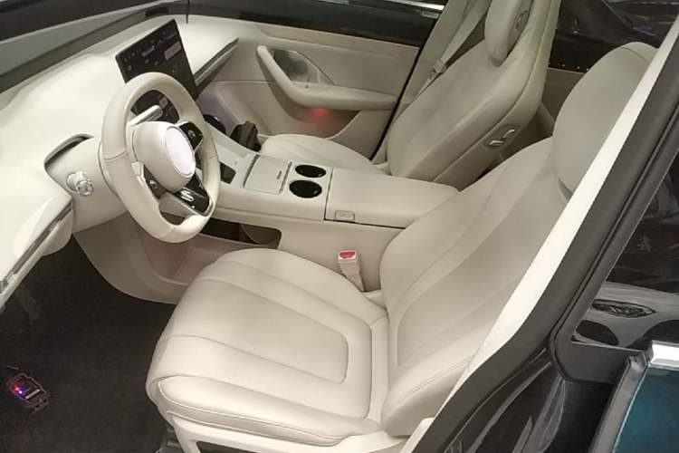 Used Hima Luxeed R7 2024 All-Electric 736 km Ultra Left Front Seat