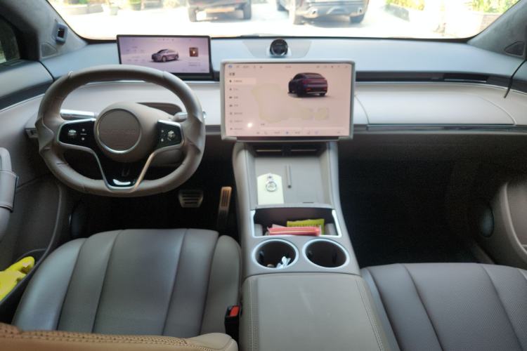 Used Hima Luxeed R7 2024 All-Electric 802 km Max Center Console