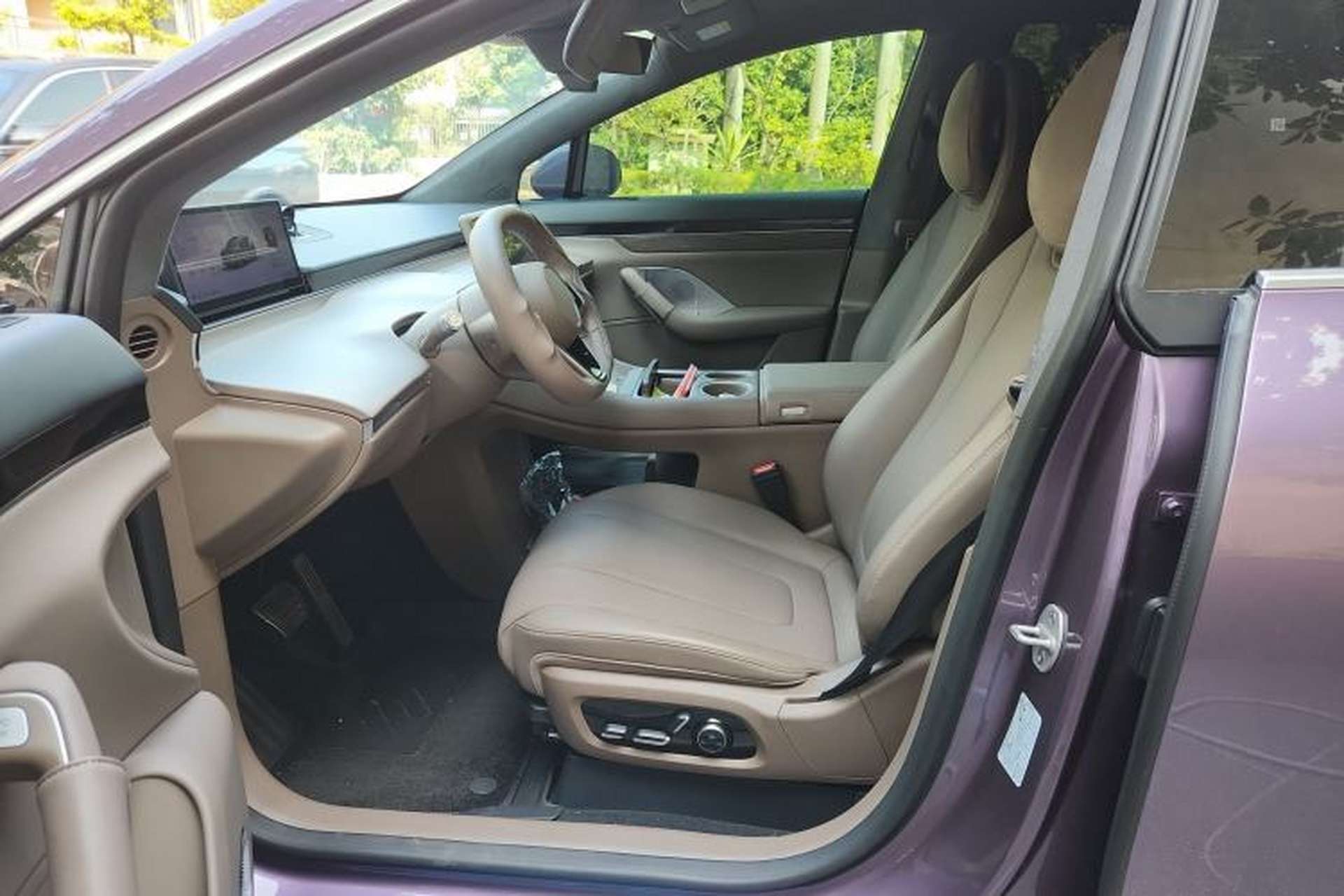 Used Hima Luxeed R7 2024 All-Electric 802 km Max Left Front Seat