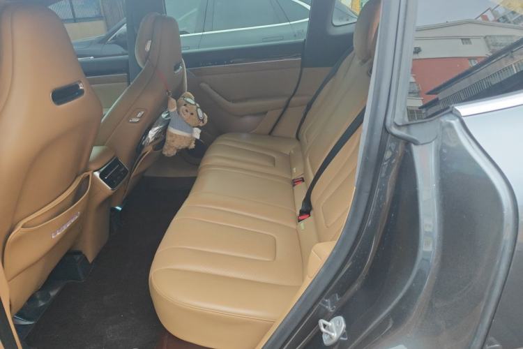 Used Hima Luxeed R7 2024 All-Electric 736 km Ultra Left Rear Seat