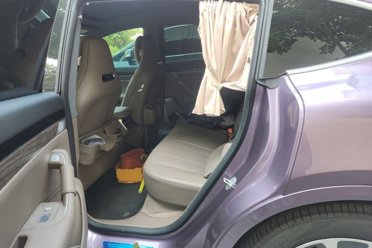 Used Hima Luxeed R7 2024 All-Electric 802 km Max Left Rear Seat