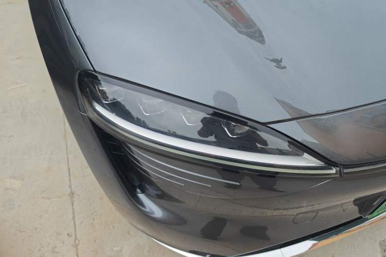 Used Hima Luxeed R7 2024 All-Electric 736 km Ultra Right Front Headlight