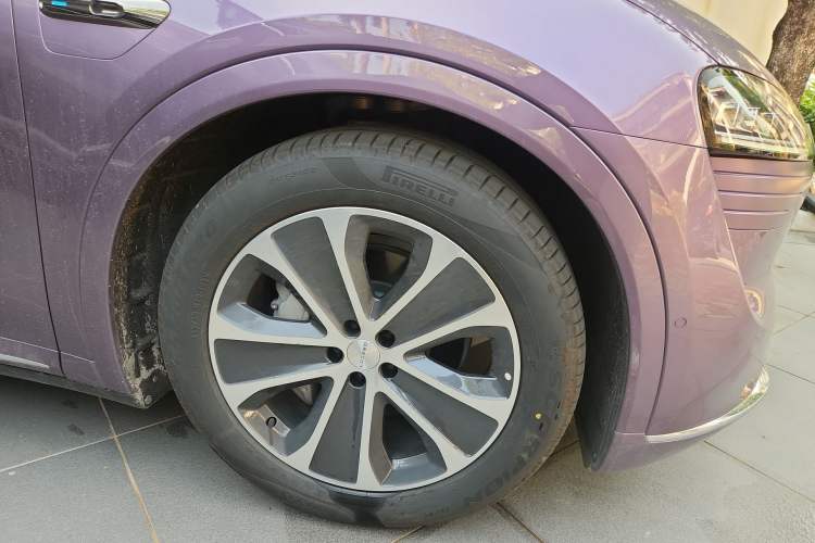 Used Hima Luxeed R7 2024 All-Electric 802 km Max Right Front Wheel Hub