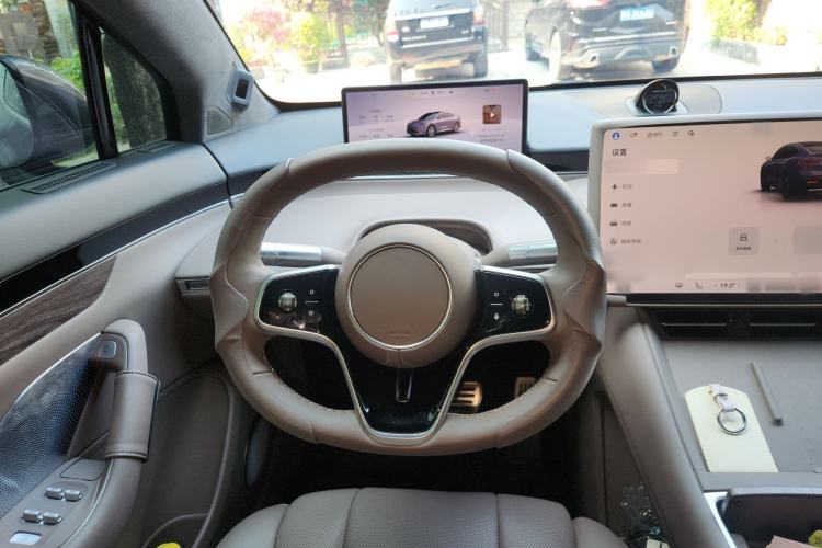Used Hima Luxeed R7 2024 All-Electric 802 km Max Steering Wheel