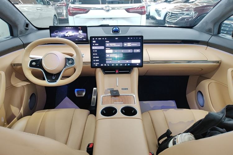 Used Hima Luxeed R7 2024 All-Electric 802 km Max Center Console