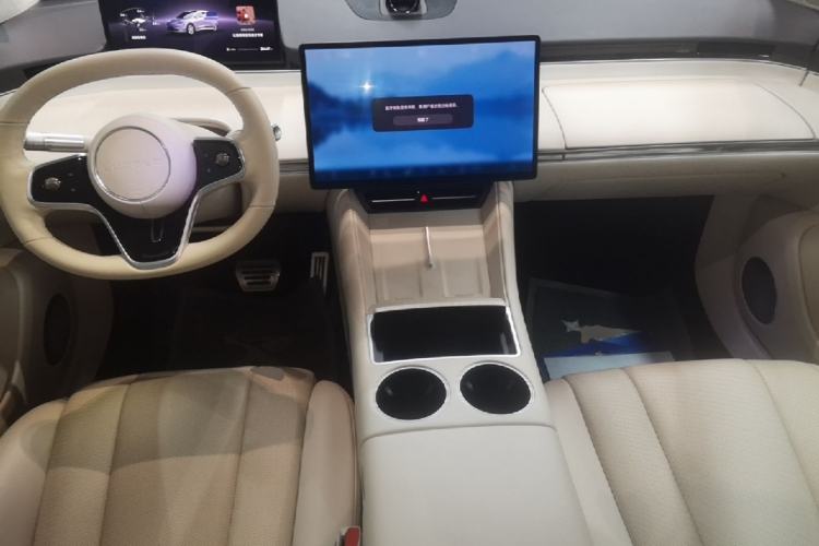 Used Hima Luxeed R7 2024 All-Electric 802 km Max Center Console